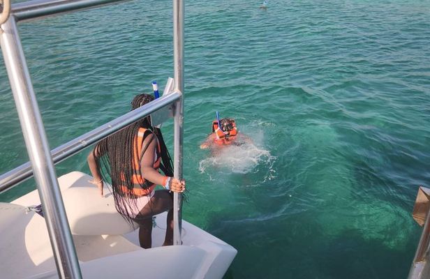 Cancun Catamaran to Isla Mujeres Unlimited, Open Bar and Lunch.