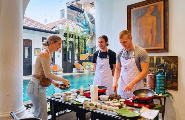 Cultural Food Tour and Cooking Class at House of Tuggu
