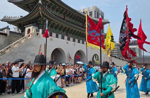 This is Seoul today Private Tour by Sedan