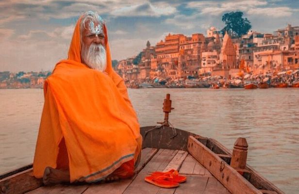 6-Day Golden Triangle Tour with Varanasi by Flight from Delhi