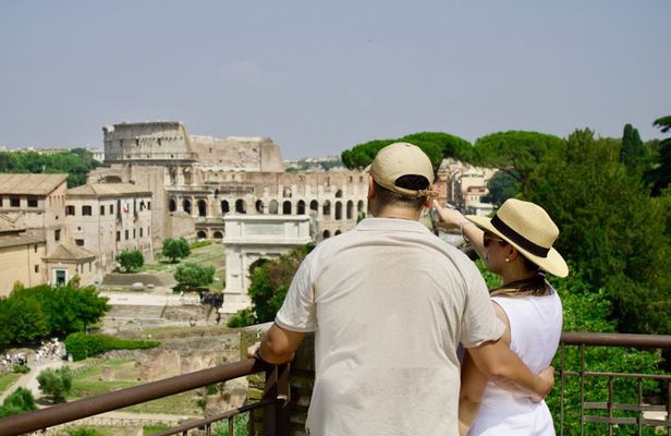 Colosseum, Palatine Hill and Roman Forum Group Tour