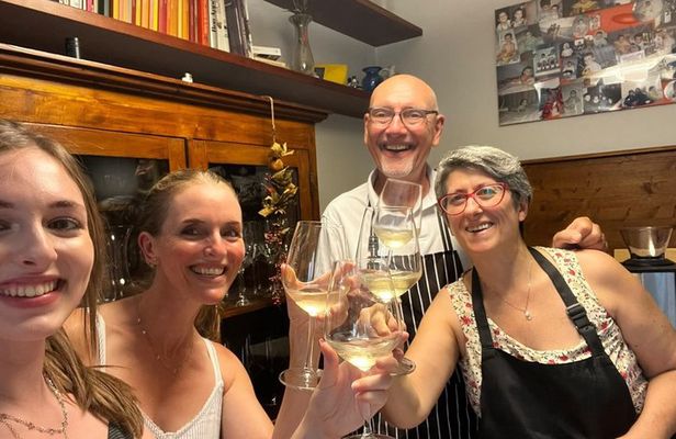 PRIVATE Tuscan Home Cooking Class & Wine in Chianti with Diana