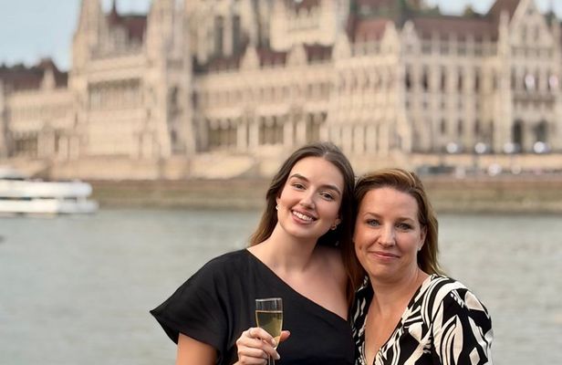 Budapest: Unlimited Evening Rosé Wine Cruise on River Danube