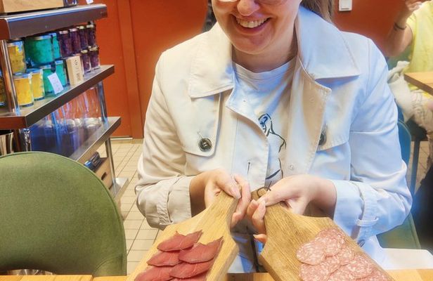 Helsinki Top Highlights and Food Tour with More than 8 Tastings