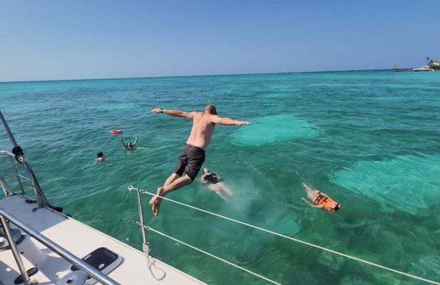 Cancun Catamaran Isla Mujeres, Snorkel Buffet and Open Bar