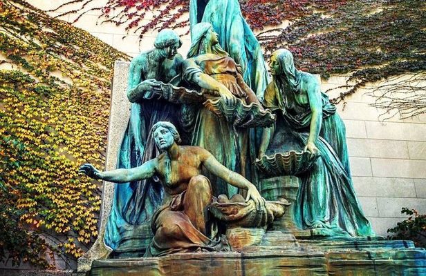 A Woman's Place: The Chicago Women's History Walking Tour