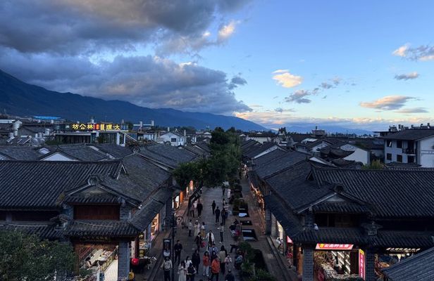 Dali Food Walk: Explore the Most Authentic Food in Dali Old Town