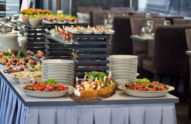 Budapest : All-You-Can-Eat Gourmet Dinner Cruise & Unlimited Wine