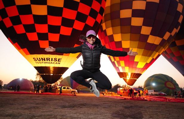 Sunrise Balloon Flight+ GRUTA Breakfast + Pyramids from CDMX