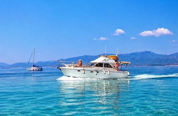 Yacht Tour in the Gulf of Cagliari with Aperitif