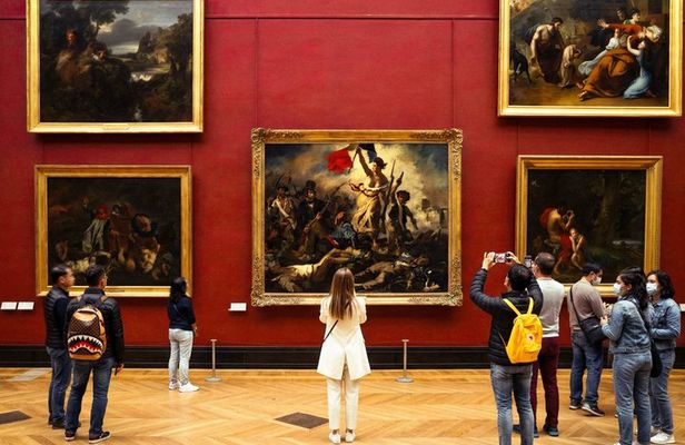 Louvre Museum Small Group Guided Tour with Reserved Entry