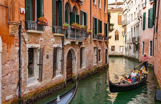 Venice Food Tasting Tour and 30 minute Gondola Ride