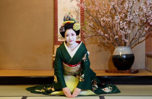 Kyoto 90 mins Geisha Maiko Show in a Zen Temple