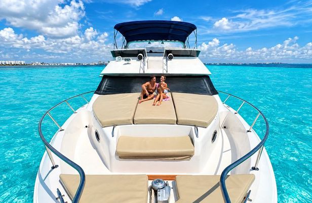 Deluxe Yacht 48FT with FlyBrige Rental in Cancun