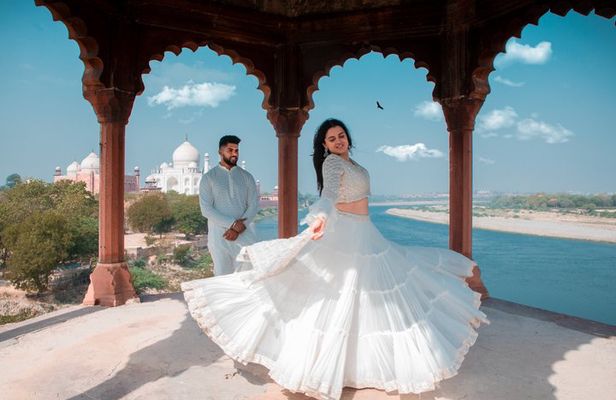 Private Taj Mahal,Agra Fort Day Trip From Delhi with 5-Star Lunch