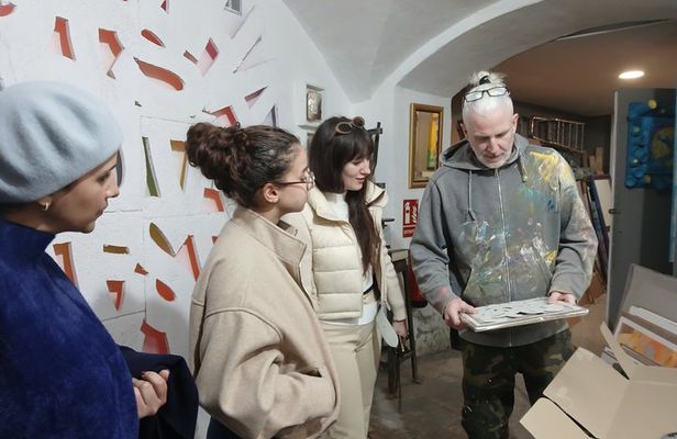 Barcelona Art & Wine: Galleries, Studios & Street Art