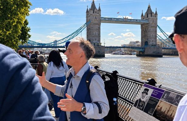 The Tower of London to St Paul's: A City of London Walking Tour