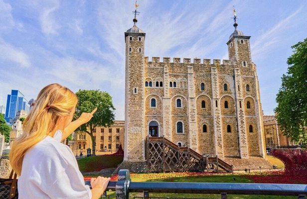 Express Tower of London Tour with Crown Jewels Access