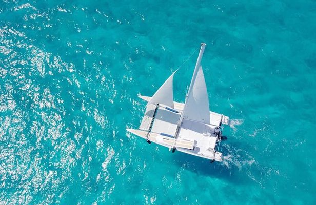 Isla Mujeres Your Way – Private Catamaran, Snorkel & Open Bar