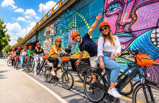Warsaw Bike Tour: Old Town & City Centre Guided (1.5h or 3.5h)