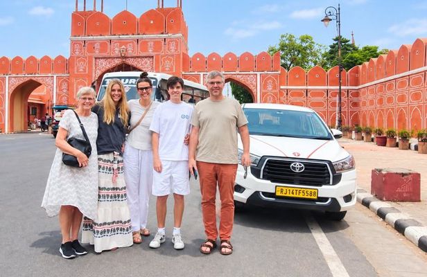Jaipur Private Sightseeing Tour by Cab with Local Guide