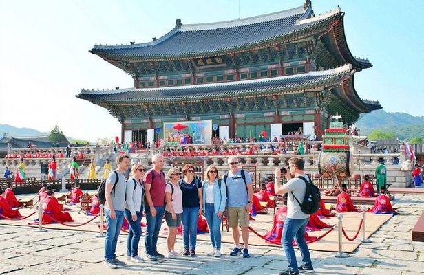 Small-Group Seoul Tour with Gyeongbokgung Palace (hotel pick-up)