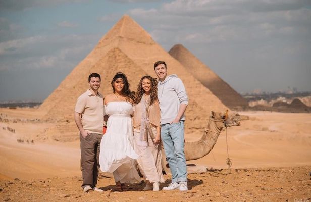Giza Pyramids, Egyptian Museum, Old Cairo and Nile Cruise Tour