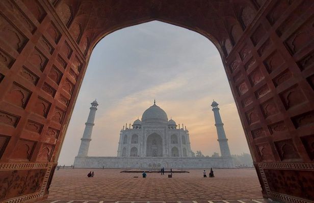 Private Taj Mahal Day Tour from Delhi with Taj Mahal View Lunch