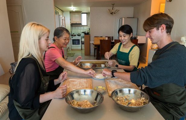 Korean Dumpling Cooking Class in Seoul with Vegan Option
