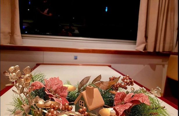 Christmas Cruise aboard Sandra with 3-Course Meal & Sunset
