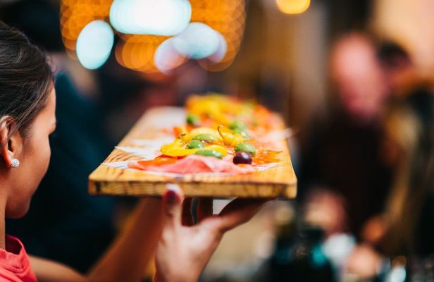 Private Barcelona Art and Tapas Walking Tour with Picasso Museum