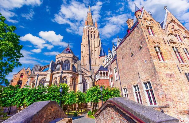 Amsterdam: Bruges day trip with Boat & Beer Options