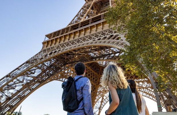 Eiffel Tower Reserved Access by Elevator and Seine Cruise