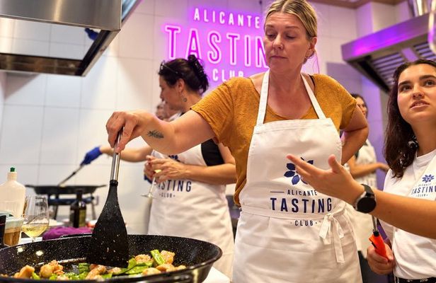 Alicante Paella Cooking Class, Tapas, Drinks & Central Market